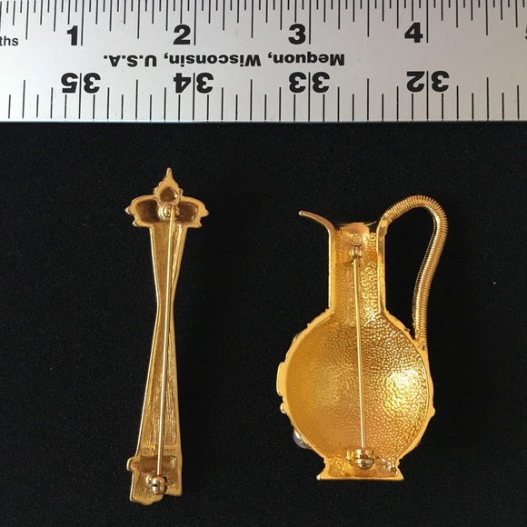 Brooches,2Medium, 1 Seattle SkyNeedle & 1 AnnKlein - Picture 3 of 4